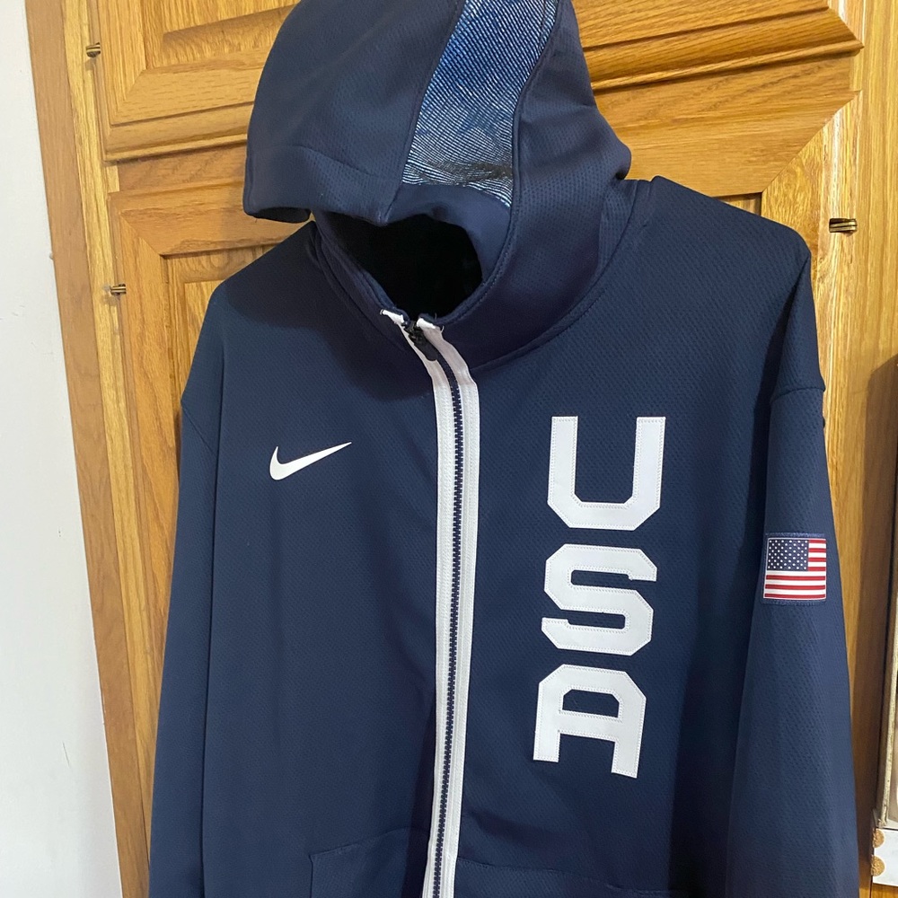 Nike USA Basketball Jacket Men’s XL.  Stars on hood with official USA seal.